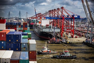 Exportar desde España: Ventajas y Procedimientos para Empresas Locales